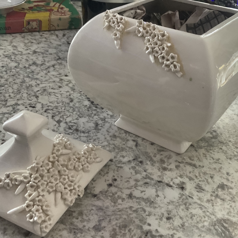 Elegant White Ceramic Box with Floral Design - Picture 9 of 9